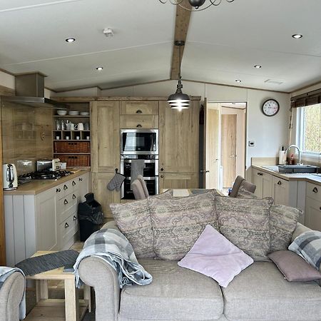 Roadnights Retreat Hotel Heysham Bagian luar foto