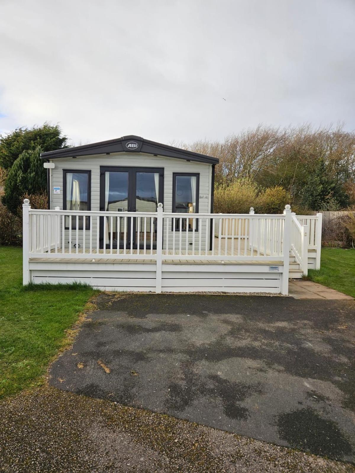 Roadnights Retreat Hotel Heysham Bagian luar foto