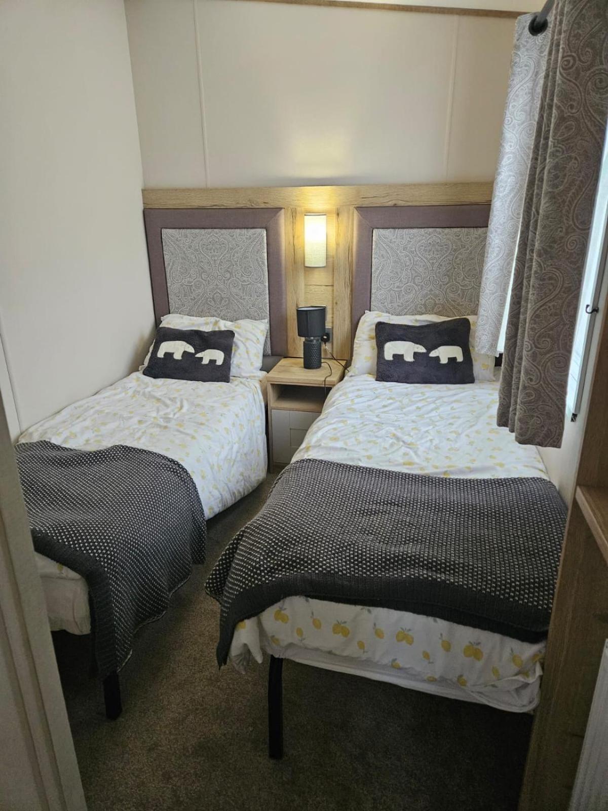 Roadnights Retreat Hotel Heysham Bagian luar foto