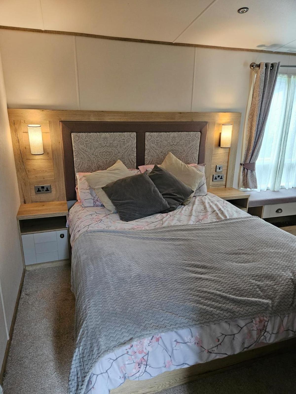 Roadnights Retreat Hotel Heysham Bagian luar foto
