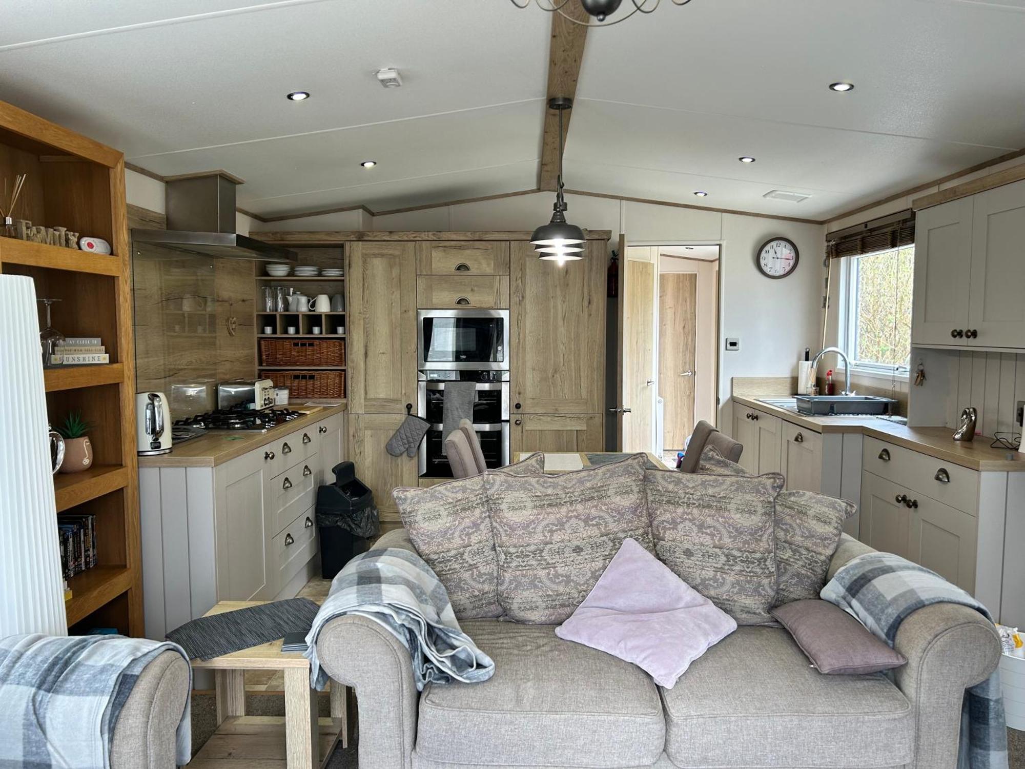 Roadnights Retreat Hotel Heysham Bagian luar foto